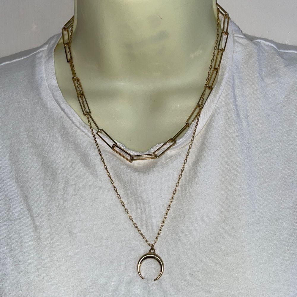 NWT 2 layer gold tone necklace with crescent‎ moon pendant